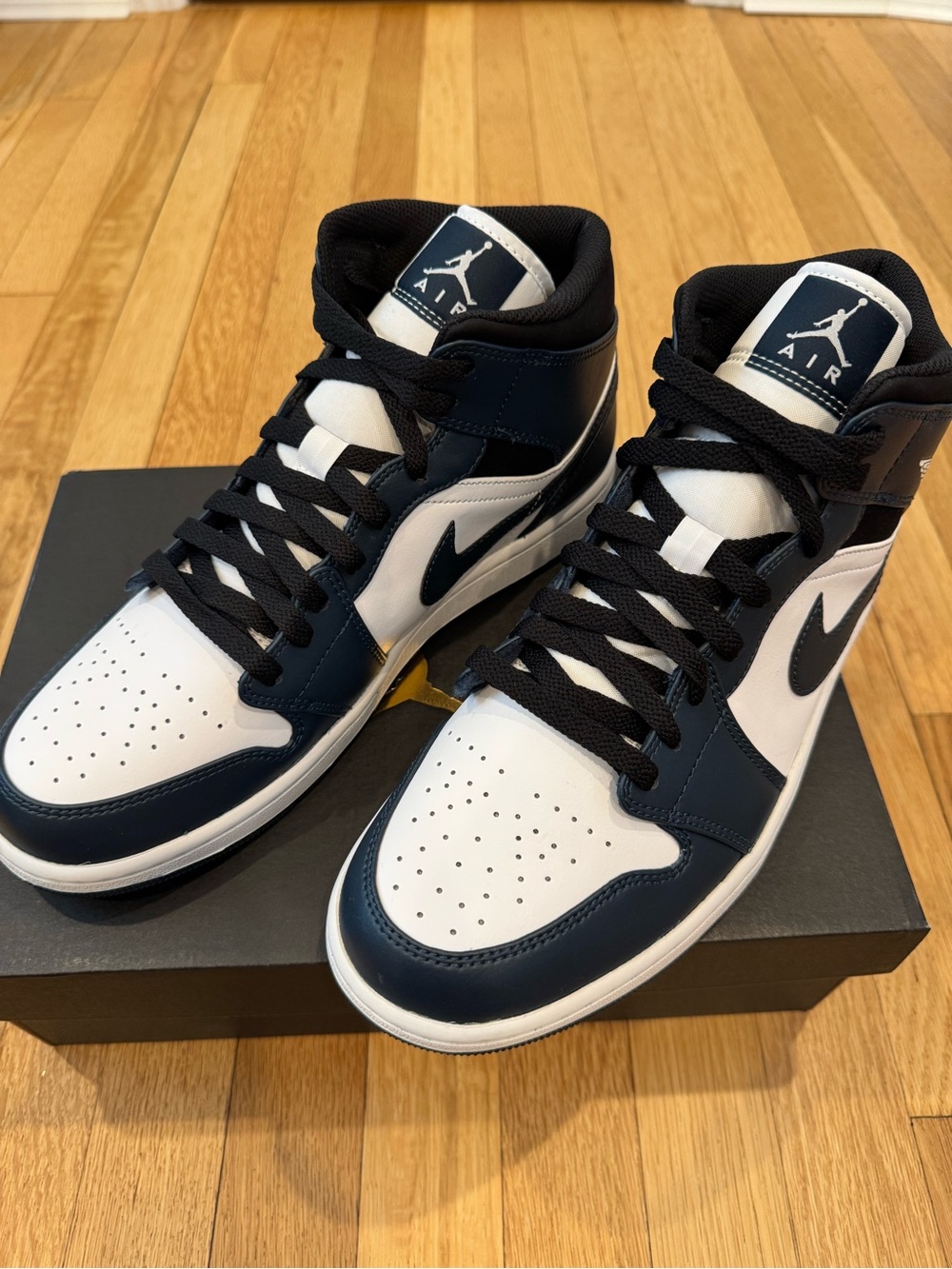 Jordan Men's Mid Top Sneakers - White & Navy NWB